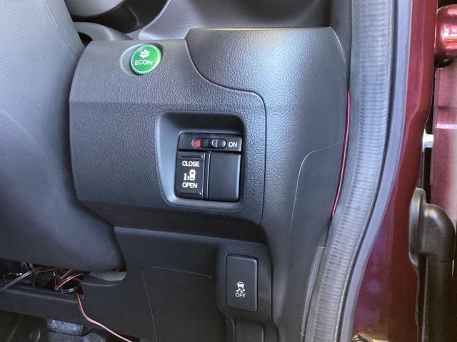 Ｎ－ＢＯＸカスタム Ｇ・Ｌパッケージ　メモリーナビ　フルセグ　リアカメラ　アイドリングストップ車　ナビ・ＴＶ　スマキ－　フロントベンチシート　地デジＴＶ　パワーウィンドウ　片側電動両側スライドドア　盗難防止システム　オートエアコン　ＡＢＳ（14枚目）