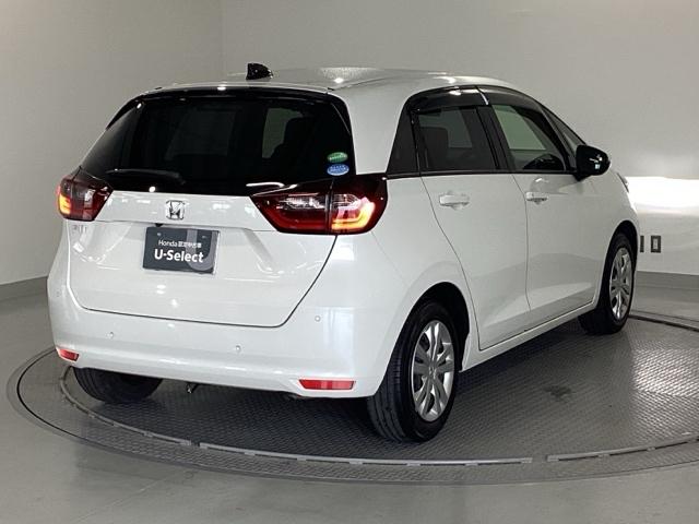 フィット ホーム　純正メモリーナビ　リアカメラ　衝突軽減ブレーキ　ＬＥＤライト　オートライト　記録簿付　エアバッグ　ｉストップ　スマ－トキ－　盗難防止装置　Ｗエアバック　ＵＳＢポート　フルオートエアコン　パワステ（8枚目）