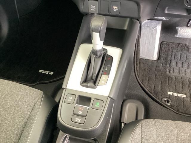 フィット ホーム　純正メモリーナビ　リアカメラ　衝突軽減ブレーキ　ＬＥＤライト　オートライト　記録簿付　エアバッグ　ｉストップ　スマ－トキ－　盗難防止装置　Ｗエアバック　ＵＳＢポート　フルオートエアコン　パワステ（13枚目）