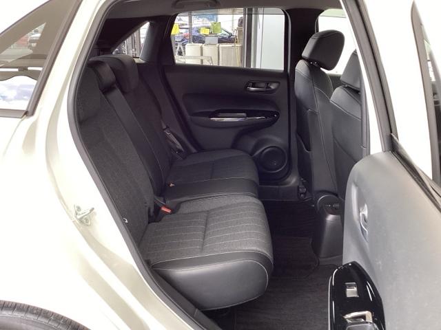 フィット ホーム　純正メモリーナビ　リアカメラ　衝突軽減ブレーキ　ＬＥＤライト　オートライト　記録簿付　エアバッグ　ｉストップ　スマ－トキ－　盗難防止装置　Ｗエアバック　ＵＳＢポート　フルオートエアコン　パワステ（17枚目）