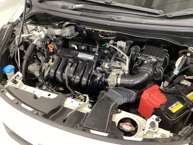 フィット ホーム　純正メモリーナビ　リアカメラ　衝突軽減ブレーキ　ＬＥＤライト　オートライト　記録簿付　エアバッグ　ｉストップ　スマ－トキ－　盗難防止装置　Ｗエアバック　ＵＳＢポート　フルオートエアコン　パワステ（20枚目）