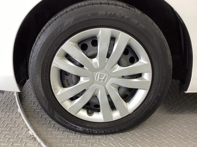 フィット ホーム　純正メモリーナビ　リアカメラ　衝突軽減ブレーキ　ＬＥＤライト　オートライト　記録簿付　エアバッグ　ｉストップ　スマ－トキ－　盗難防止装置　Ｗエアバック　ＵＳＢポート　フルオートエアコン　パワステ（21枚目）