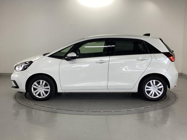 フィット ホーム　純正メモリーナビ　リアカメラ　衝突軽減ブレーキ　ＬＥＤライト　オートライト　記録簿付　エアバッグ　ｉストップ　スマ－トキ－　盗難防止装置　Ｗエアバック　ＵＳＢポート　フルオートエアコン　パワステ（25枚目）