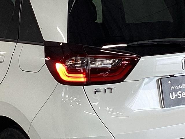フィット ホーム　純正メモリーナビ　リアカメラ　衝突軽減ブレーキ　ＬＥＤライト　オートライト　記録簿付　エアバッグ　ｉストップ　スマ－トキ－　盗難防止装置　Ｗエアバック　ＵＳＢポート　フルオートエアコン　パワステ（27枚目）