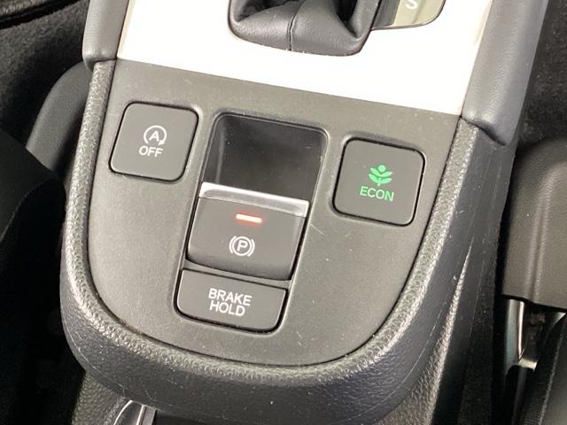 フィット ホーム　純正メモリーナビ　リアカメラ　衝突軽減ブレーキ　ＬＥＤライト　オートライト　記録簿付　エアバッグ　ｉストップ　スマ－トキ－　盗難防止装置　Ｗエアバック　ＵＳＢポート　フルオートエアコン　パワステ（38枚目）