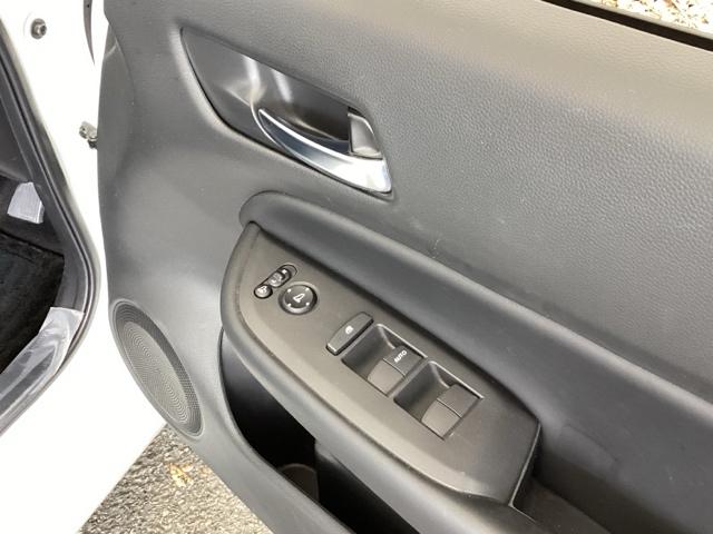 フィット ホーム　純正メモリーナビ　リアカメラ　衝突軽減ブレーキ　ＬＥＤライト　オートライト　記録簿付　エアバッグ　ｉストップ　スマ－トキ－　盗難防止装置　Ｗエアバック　ＵＳＢポート　フルオートエアコン　パワステ（49枚目）