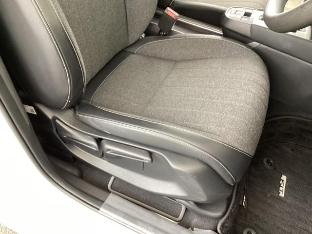 フィット ホーム　純正メモリーナビ　リアカメラ　衝突軽減ブレーキ　ＬＥＤライト　オートライト　記録簿付　エアバッグ　ｉストップ　スマ－トキ－　盗難防止装置　Ｗエアバック　ＵＳＢポート　フルオートエアコン　パワステ（55枚目）