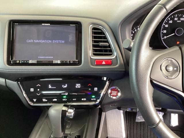 ヴェゼル Ｓ　メモリーナビ　衝突低減ブレーキ　ＥＴＣ　記録簿　オートエアコン　衝突被害軽減ブレーキ　ＵＳＢ　サイドエアバック　リヤカメラ　ＬＥＤヘッドランプ　クルーズコントロール　盗難防止システム　横滑り防止（3枚目）