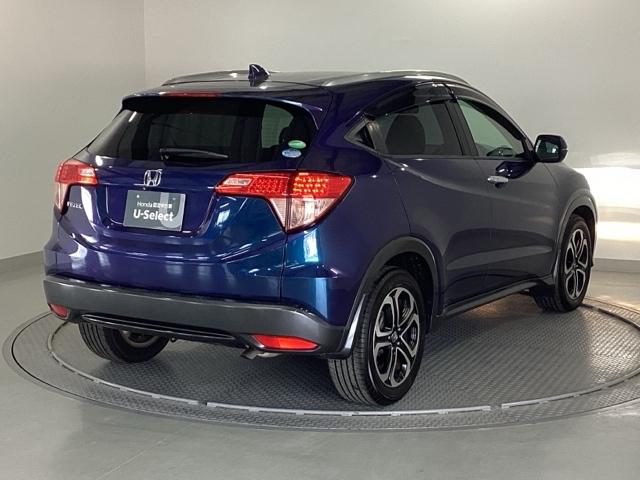 ヴェゼル Ｓ　メモリーナビ　衝突低減ブレーキ　ＥＴＣ　記録簿　オートエアコン　衝突被害軽減ブレーキ　ＵＳＢ　サイドエアバック　リヤカメラ　ＬＥＤヘッドランプ　クルーズコントロール　盗難防止システム　横滑り防止（8枚目）