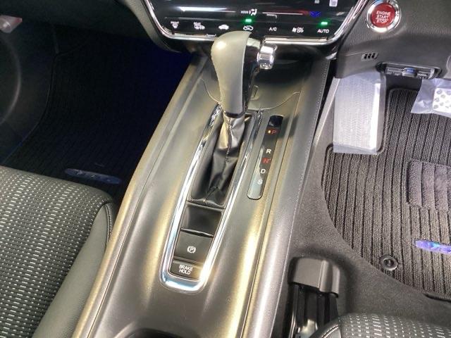 ヴェゼル Ｓ　メモリーナビ　衝突低減ブレーキ　ＥＴＣ　記録簿　オートエアコン　衝突被害軽減ブレーキ　ＵＳＢ　サイドエアバック　リヤカメラ　ＬＥＤヘッドランプ　クルーズコントロール　盗難防止システム　横滑り防止（13枚目）