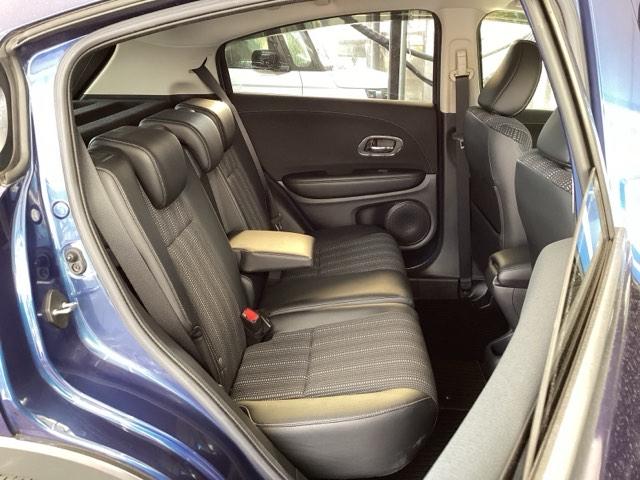 ヴェゼル Ｓ　メモリーナビ　衝突低減ブレーキ　ＥＴＣ　記録簿　オートエアコン　衝突被害軽減ブレーキ　ＵＳＢ　サイドエアバック　リヤカメラ　ＬＥＤヘッドランプ　クルーズコントロール　盗難防止システム　横滑り防止（17枚目）