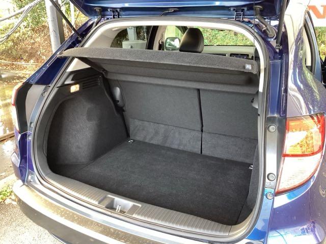 ヴェゼル Ｓ　メモリーナビ　衝突低減ブレーキ　ＥＴＣ　記録簿　オートエアコン　衝突被害軽減ブレーキ　ＵＳＢ　サイドエアバック　リヤカメラ　ＬＥＤヘッドランプ　クルーズコントロール　盗難防止システム　横滑り防止（18枚目）