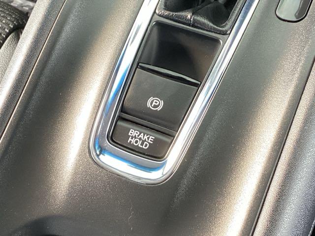 ヴェゼル Ｓ　メモリーナビ　衝突低減ブレーキ　ＥＴＣ　記録簿　オートエアコン　衝突被害軽減ブレーキ　ＵＳＢ　サイドエアバック　リヤカメラ　ＬＥＤヘッドランプ　クルーズコントロール　盗難防止システム　横滑り防止（40枚目）