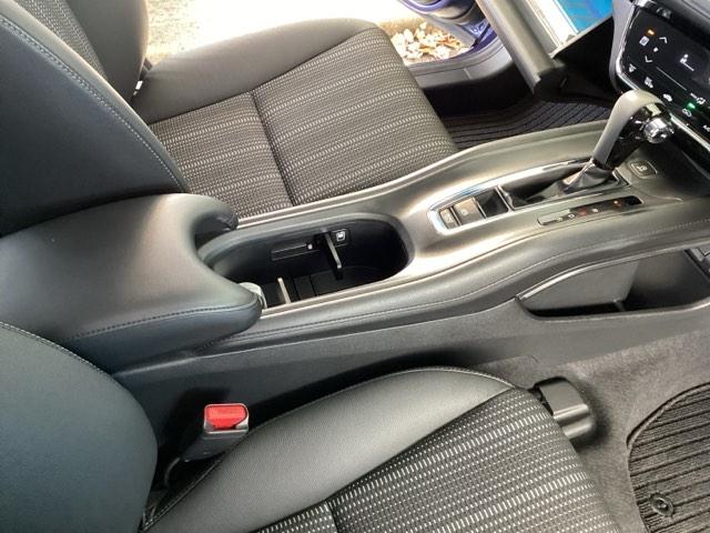 ヴェゼル Ｓ　メモリーナビ　衝突低減ブレーキ　ＥＴＣ　記録簿　オートエアコン　衝突被害軽減ブレーキ　ＵＳＢ　サイドエアバック　リヤカメラ　ＬＥＤヘッドランプ　クルーズコントロール　盗難防止システム　横滑り防止（41枚目）