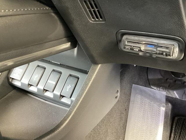 ヴェゼル Ｓ　メモリーナビ　衝突低減ブレーキ　ＥＴＣ　記録簿　オートエアコン　衝突被害軽減ブレーキ　ＵＳＢ　サイドエアバック　リヤカメラ　ＬＥＤヘッドランプ　クルーズコントロール　盗難防止システム　横滑り防止（46枚目）