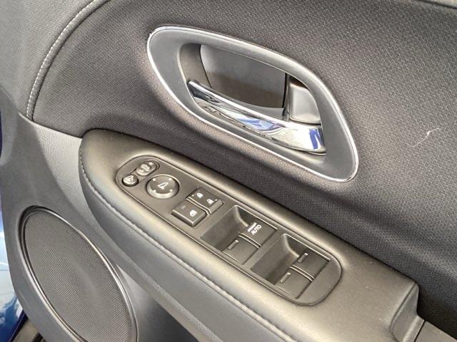 ヴェゼル Ｓ　メモリーナビ　衝突低減ブレーキ　ＥＴＣ　記録簿　オートエアコン　衝突被害軽減ブレーキ　ＵＳＢ　サイドエアバック　リヤカメラ　ＬＥＤヘッドランプ　クルーズコントロール　盗難防止システム　横滑り防止（51枚目）