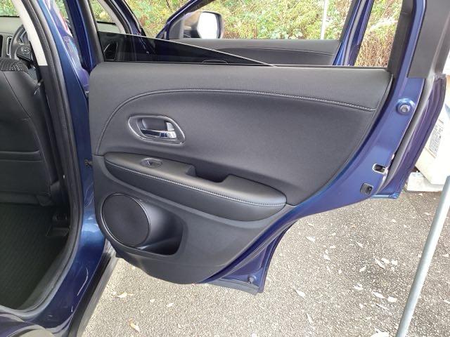 ヴェゼル Ｓ　メモリーナビ　衝突低減ブレーキ　ＥＴＣ　記録簿　オートエアコン　衝突被害軽減ブレーキ　ＵＳＢ　サイドエアバック　リヤカメラ　ＬＥＤヘッドランプ　クルーズコントロール　盗難防止システム　横滑り防止（62枚目）