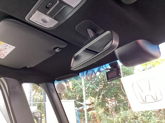 N-BOXカスタム G・Lホンダセンシング 純正メモリーナビ シートヒーター ETC 地デジTV 整備記録簿 助手席エアバッグ キーレス シートH アイドリングST セキュリティーアラーム スマ-トキ- リアカメラ ナビTV 前車追従機能(10枚目)