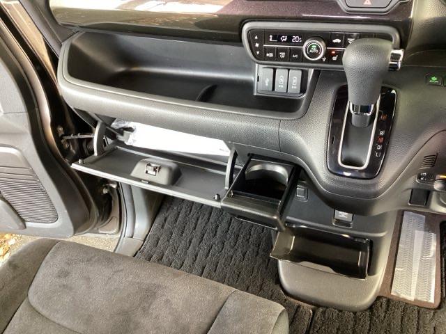 N-BOXカスタム G・Lホンダセンシング 純正メモリーナビ シートヒーター ETC 地デジTV 整備記録簿 助手席エアバッグ キーレス シートH アイドリングST セキュリティーアラーム スマ-トキ- リアカメラ ナビTV 前車追従機能(40枚目)
