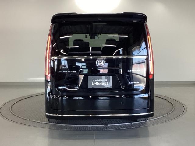 ステップワゴン ｅ：ＨＥＶスパーダ　純正ナビ　フルセグ　リアカメラ　フルオートエアコン　ＥＳＣ　シートヒータ　キーフリー　ＬＥＤヘッドランプ　イモビ　ＡＢＳ　スマートキ　ＵＳＢポート　クルーズコントロール　サイドカーテンエアバック（8枚目）