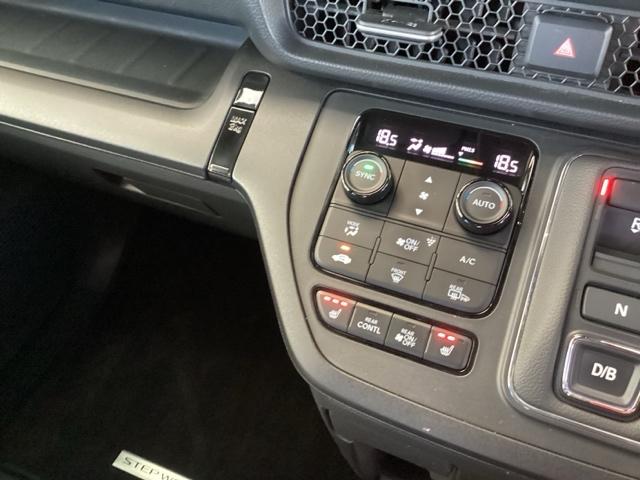 ステップワゴン ｅ：ＨＥＶスパーダ　純正ナビ　フルセグ　リアカメラ　フルオートエアコン　ＥＳＣ　シートヒータ　キーフリー　ＬＥＤヘッドランプ　イモビ　ＡＢＳ　スマートキ　ＵＳＢポート　クルーズコントロール　サイドカーテンエアバック（13枚目）