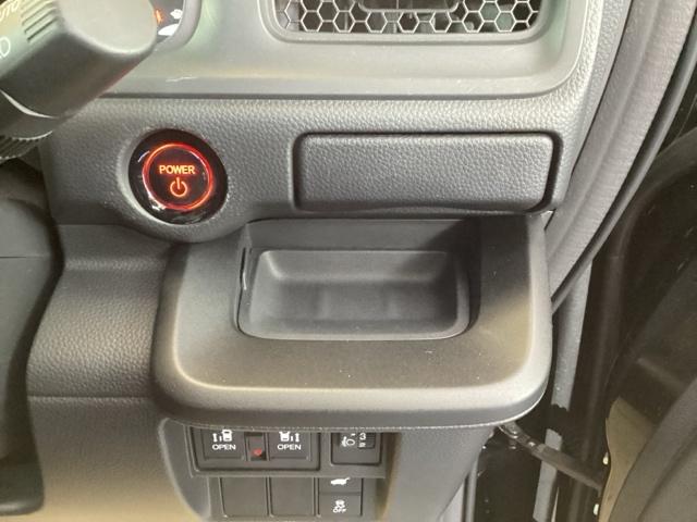 ステップワゴン ｅ：ＨＥＶスパーダ　純正ナビ　フルセグ　リアカメラ　フルオートエアコン　ＥＳＣ　シートヒータ　キーフリー　ＬＥＤヘッドランプ　イモビ　ＡＢＳ　スマートキ　ＵＳＢポート　クルーズコントロール　サイドカーテンエアバック（15枚目）