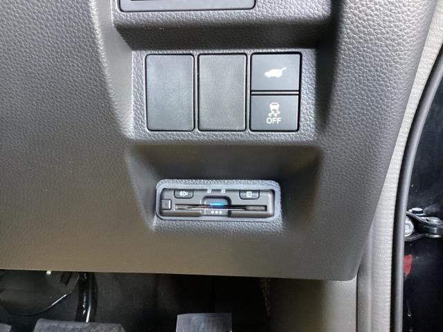 ステップワゴン ｅ：ＨＥＶスパーダ　純正ナビ　フルセグ　リアカメラ　フルオートエアコン　ＥＳＣ　シートヒータ　キーフリー　ＬＥＤヘッドランプ　イモビ　ＡＢＳ　スマートキ　ＵＳＢポート　クルーズコントロール　サイドカーテンエアバック（17枚目）