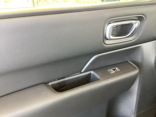 ステップワゴン ｅ：ＨＥＶスパーダ　純正ナビ　フルセグ　リアカメラ　フルオートエアコン　ＥＳＣ　シートヒータ　キーフリー　ＬＥＤヘッドランプ　イモビ　ＡＢＳ　スマートキ　ＵＳＢポート　クルーズコントロール　サイドカーテンエアバック（41枚目）