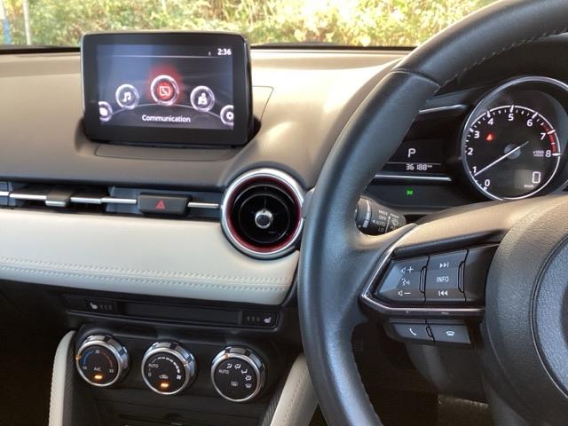 デミオ １５ＳツーリングＬパッケージ　ナビ　フルセグ　全周囲カメラ　アドバンストキー　ＵＳＢ入力　ＬＥＤヘッドライト　前席シートヒーター　オートエアコン　バックカメラ　ＥＴＣ　マルチビューカメラ　地デジ　ＤＳＣ　ＤＶＤ再生　ＳＣＢＳ（2枚目）