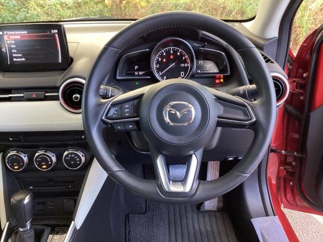 デミオ １５ＳツーリングＬパッケージ　ナビ　フルセグ　全周囲カメラ　アドバンストキー　ＵＳＢ入力　ＬＥＤヘッドライト　前席シートヒーター　オートエアコン　バックカメラ　ＥＴＣ　マルチビューカメラ　地デジ　ＤＳＣ　ＤＶＤ再生　ＳＣＢＳ（18枚目）