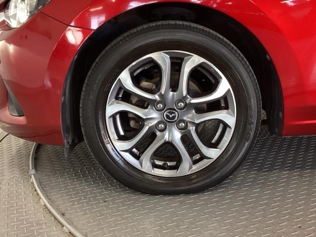 デミオ １５ＳツーリングＬパッケージ　ナビ　フルセグ　全周囲カメラ　アドバンストキー　ＵＳＢ入力　ＬＥＤヘッドライト　前席シートヒーター　オートエアコン　バックカメラ　ＥＴＣ　マルチビューカメラ　地デジ　ＤＳＣ　ＤＶＤ再生　ＳＣＢＳ（25枚目）