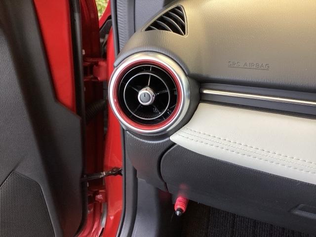 デミオ １５ＳツーリングＬパッケージ　ナビ　フルセグ　全周囲カメラ　アドバンストキー　ＵＳＢ入力　ＬＥＤヘッドライト　前席シートヒーター　オートエアコン　バックカメラ　ＥＴＣ　マルチビューカメラ　地デジ　ＤＳＣ　ＤＶＤ再生　ＳＣＢＳ（41枚目）