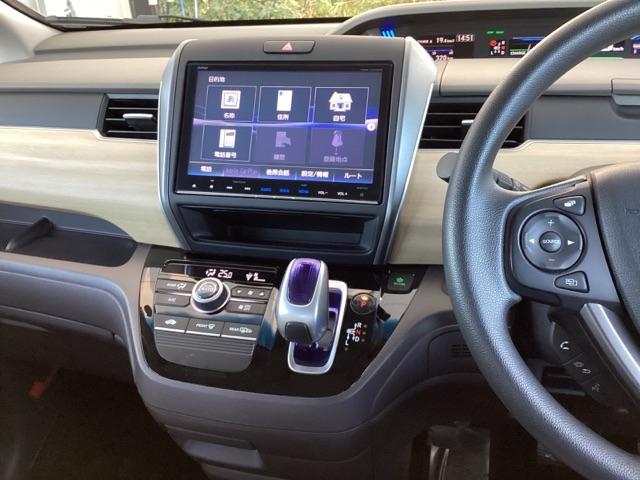 フリードハイブリッド ハイブリッド・Ｇホンダセンシング　ナビ　フルセグ　リヤカメラ　軽減ブレーキ　キーフリーシステム　記録簿　ＤＶＤ再生可能　ＥＣＯＮ　禁煙　後カメラ　Ａクルーズ　ＬＥＤヘッドランプ　横滑防止　ドライブレコーダ　パワーウインドウ　３列シート（2枚目）