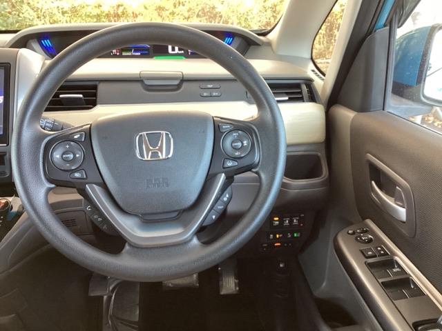 フリードハイブリッド ハイブリッド・Ｇホンダセンシング　ナビ　フルセグ　リヤカメラ　軽減ブレーキ　キーフリーシステム　記録簿　ＤＶＤ再生可能　ＥＣＯＮ　禁煙　後カメラ　Ａクルーズ　ＬＥＤヘッドランプ　横滑防止　ドライブレコーダ　パワーウインドウ　３列シート（15枚目）