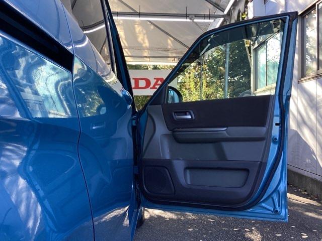 フリードハイブリッド ハイブリッド・Ｇホンダセンシング　ナビ　フルセグ　リヤカメラ　軽減ブレーキ　キーフリーシステム　記録簿　ＤＶＤ再生可能　ＥＣＯＮ　禁煙　後カメラ　Ａクルーズ　ＬＥＤヘッドランプ　横滑防止　ドライブレコーダ　パワーウインドウ　３列シート（25枚目）