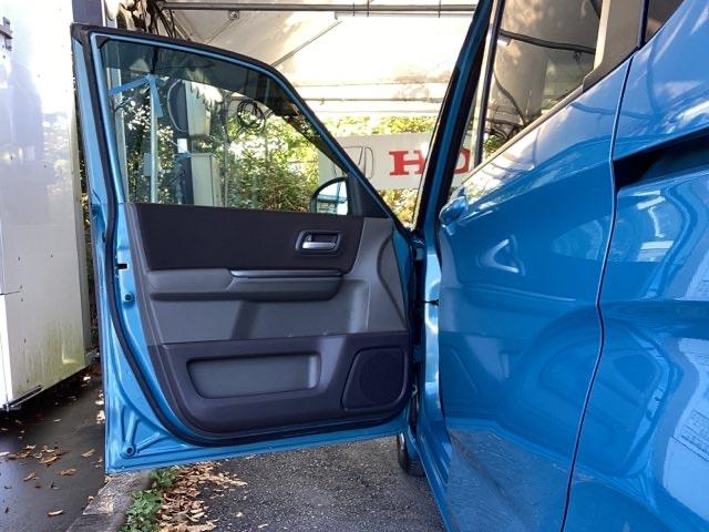 フリードハイブリッド ハイブリッド・Ｇホンダセンシング　ナビ　フルセグ　リヤカメラ　軽減ブレーキ　キーフリーシステム　記録簿　ＤＶＤ再生可能　ＥＣＯＮ　禁煙　後カメラ　Ａクルーズ　ＬＥＤヘッドランプ　横滑防止　ドライブレコーダ　パワーウインドウ　３列シート（26枚目）