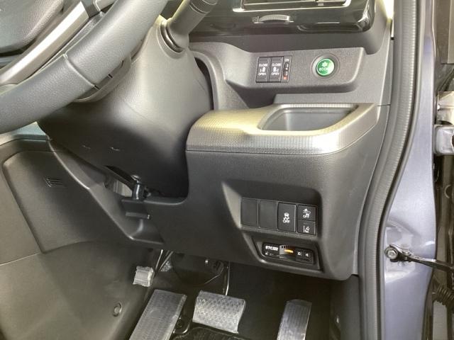 ステップワゴンスパーダ スパーダホンダセンシング　純正メモリーナビ　リア席モニター　ＥＴＣ　盗難防止　助手席エアバッグ　Ｗパワスラ　記録簿有　地デジ　ＬＥＤライト　横滑り防止システム　オートエアコン　リアカメラ　ドライブレコーダー装着車　ＵＳＢ（15枚目）