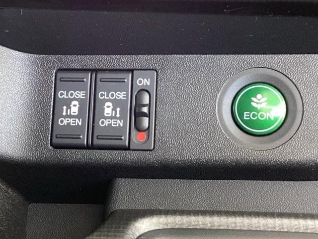 ステップワゴンスパーダ スパーダホンダセンシング　純正メモリーナビ　リア席モニター　ＥＴＣ　盗難防止　助手席エアバッグ　Ｗパワスラ　記録簿有　地デジ　ＬＥＤライト　横滑り防止システム　オートエアコン　リアカメラ　ドライブレコーダー装着車　ＵＳＢ（48枚目）