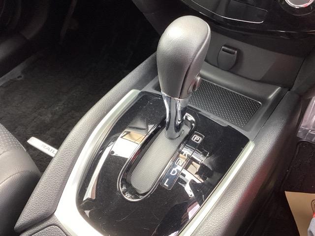 エクストレイル ２０Ｘ　ナビ　フルセグ　全周囲カメラ　パワーリアゲート　地デジ　ＶＤＣ　Ｂカメラ　ＤＶＤ再生　インテリキー　Ａストップ　ＬＥＤライト　ＥＴＣ　エアコン　盗難防止システム　キーレスエントリー　ＡＢＳ　エアバッグ（14枚目）