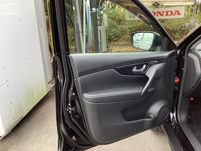 エクストレイル ２０Ｘ　ナビ　フルセグ　全周囲カメラ　パワーリアゲート　地デジ　ＶＤＣ　Ｂカメラ　ＤＶＤ再生　インテリキー　Ａストップ　ＬＥＤライト　ＥＴＣ　エアコン　盗難防止システム　キーレスエントリー　ＡＢＳ　エアバッグ（35枚目）