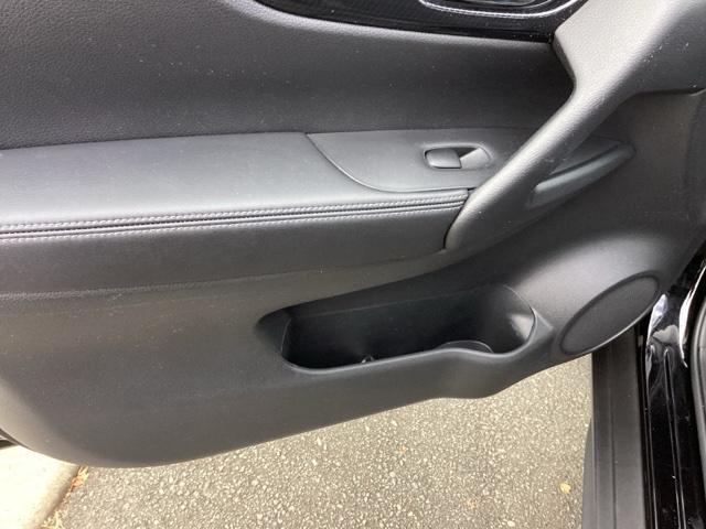 エクストレイル ２０Ｘ　ナビ　フルセグ　全周囲カメラ　パワーリアゲート　地デジ　ＶＤＣ　Ｂカメラ　ＤＶＤ再生　インテリキー　Ａストップ　ＬＥＤライト　ＥＴＣ　エアコン　盗難防止システム　キーレスエントリー　ＡＢＳ　エアバッグ（37枚目）