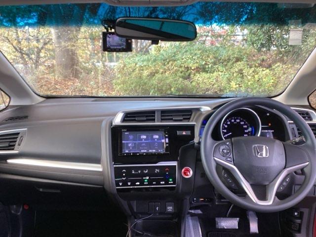 フィットハイブリッド Fコンフォートエディション 純正ナビ フルセグ リアカメラ セキュリティアラーム USB接続 スマキー ETC車載器 リヤカメラ 横滑り防止機能 地デジ LEDヘッド ABS エアバッグ パワーウインドウ アイドリングストップ(3枚目)