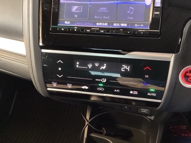 フィットハイブリッド Fコンフォートエディション 純正ナビ フルセグ リアカメラ セキュリティアラーム USB接続 スマキー ETC車載器 リヤカメラ 横滑り防止機能 地デジ LEDヘッド ABS エアバッグ パワーウインドウ アイドリングストップ(13枚目)