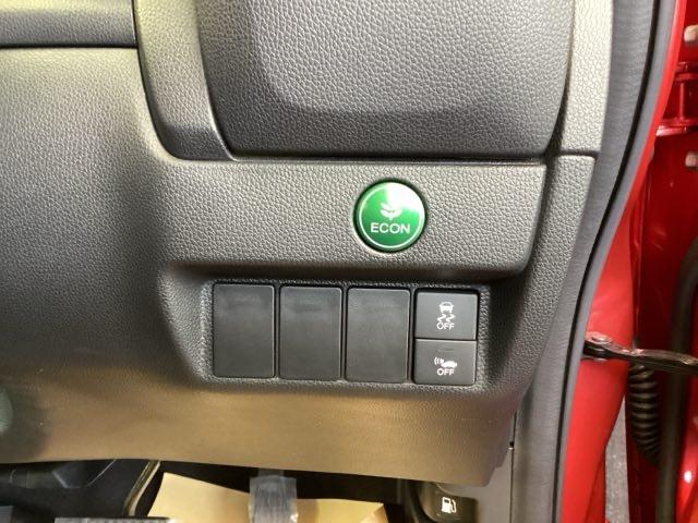 フィットハイブリッド Fコンフォートエディション 純正ナビ フルセグ リアカメラ セキュリティアラーム USB接続 スマキー ETC車載器 リヤカメラ 横滑り防止機能 地デジ LEDヘッド ABS エアバッグ パワーウインドウ アイドリングストップ(17枚目)