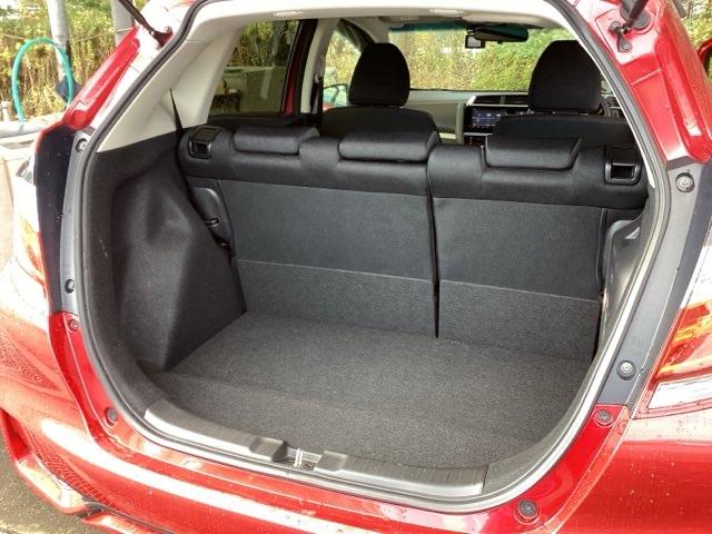 フィットハイブリッド Fコンフォートエディション 純正ナビ フルセグ リアカメラ セキュリティアラーム USB接続 スマキー ETC車載器 リヤカメラ 横滑り防止機能 地デジ LEDヘッド ABS エアバッグ パワーウインドウ アイドリングストップ(21枚目)