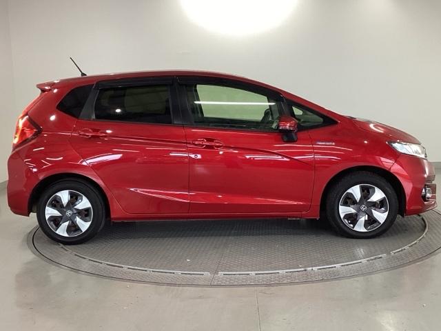 フィットハイブリッド Fコンフォートエディション 純正ナビ フルセグ リアカメラ セキュリティアラーム USB接続 スマキー ETC車載器 リヤカメラ 横滑り防止機能 地デジ LEDヘッド ABS エアバッグ パワーウインドウ アイドリングストップ(30枚目)