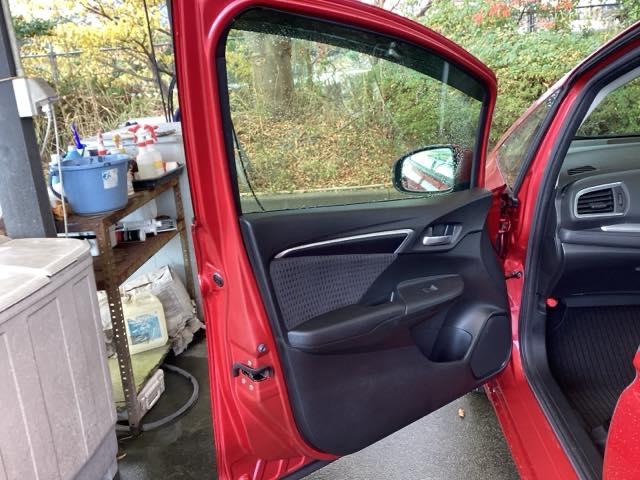 フィットハイブリッド Fコンフォートエディション 純正ナビ フルセグ リアカメラ セキュリティアラーム USB接続 スマキー ETC車載器 リヤカメラ 横滑り防止機能 地デジ LEDヘッド ABS エアバッグ パワーウインドウ アイドリングストップ(36枚目)