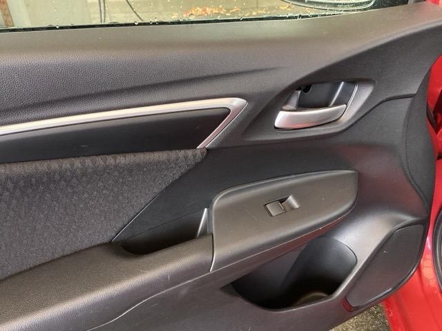 フィットハイブリッド Fコンフォートエディション 純正ナビ フルセグ リアカメラ セキュリティアラーム USB接続 スマキー ETC車載器 リヤカメラ 横滑り防止機能 地デジ LEDヘッド ABS エアバッグ パワーウインドウ アイドリングストップ(37枚目)