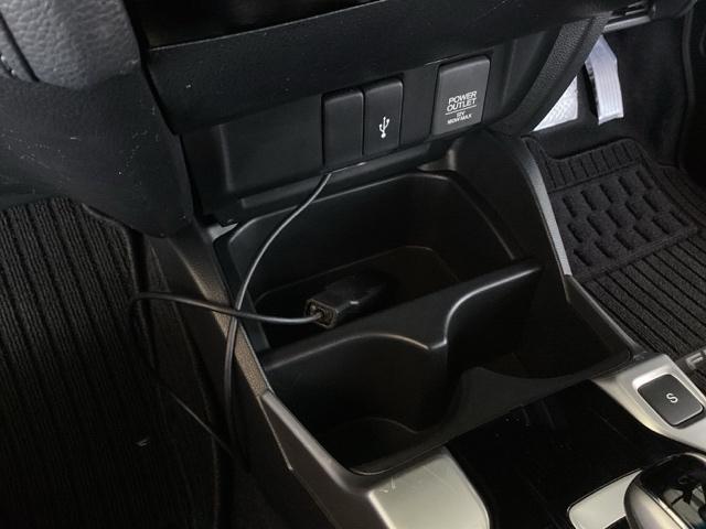 フィットハイブリッド Fコンフォートエディション 純正ナビ フルセグ リアカメラ セキュリティアラーム USB接続 スマキー ETC車載器 リヤカメラ 横滑り防止機能 地デジ LEDヘッド ABS エアバッグ パワーウインドウ アイドリングストップ(42枚目)