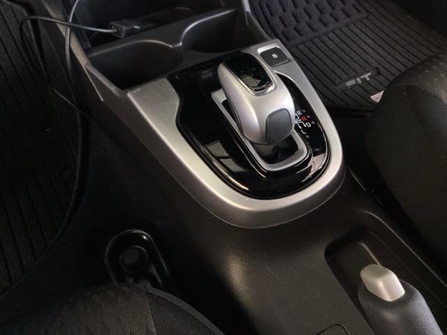 フィットハイブリッド Fコンフォートエディション 純正ナビ フルセグ リアカメラ セキュリティアラーム USB接続 スマキー ETC車載器 リヤカメラ 横滑り防止機能 地デジ LEDヘッド ABS エアバッグ パワーウインドウ アイドリングストップ(43枚目)